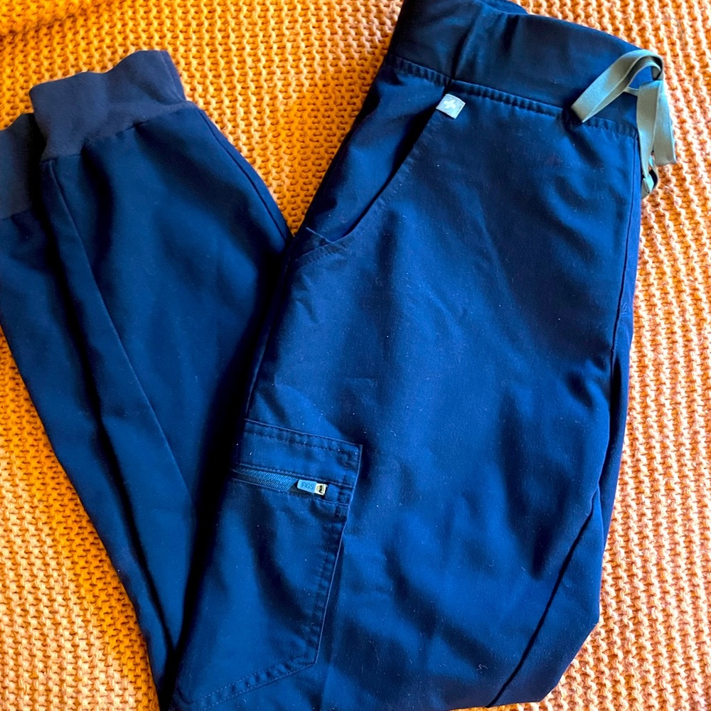 FIGS Scrub Bottoms - High Waisted Joggers